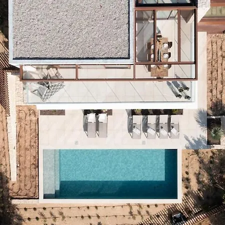Avec Piscine, Vue מלון