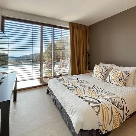 Avec Piscine, Vue Hotel 4*