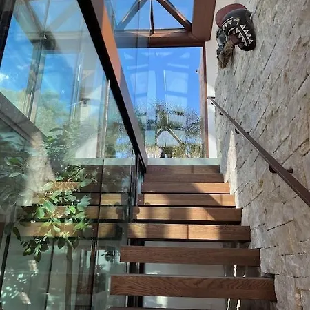 Avec Piscine, Vue מלון 4*