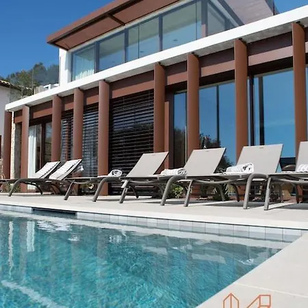 Avec Piscine, Vue 4*